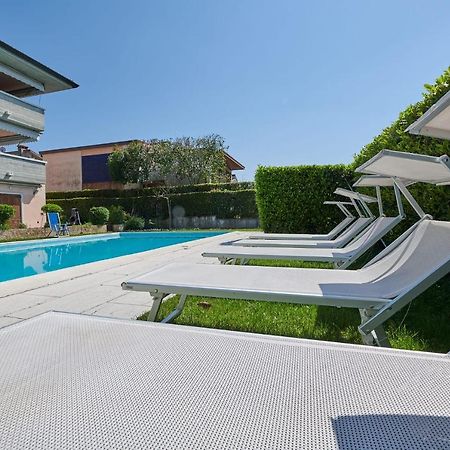 Front Lake Studio With Loft Bed And Pool Bardolino Exterior photo