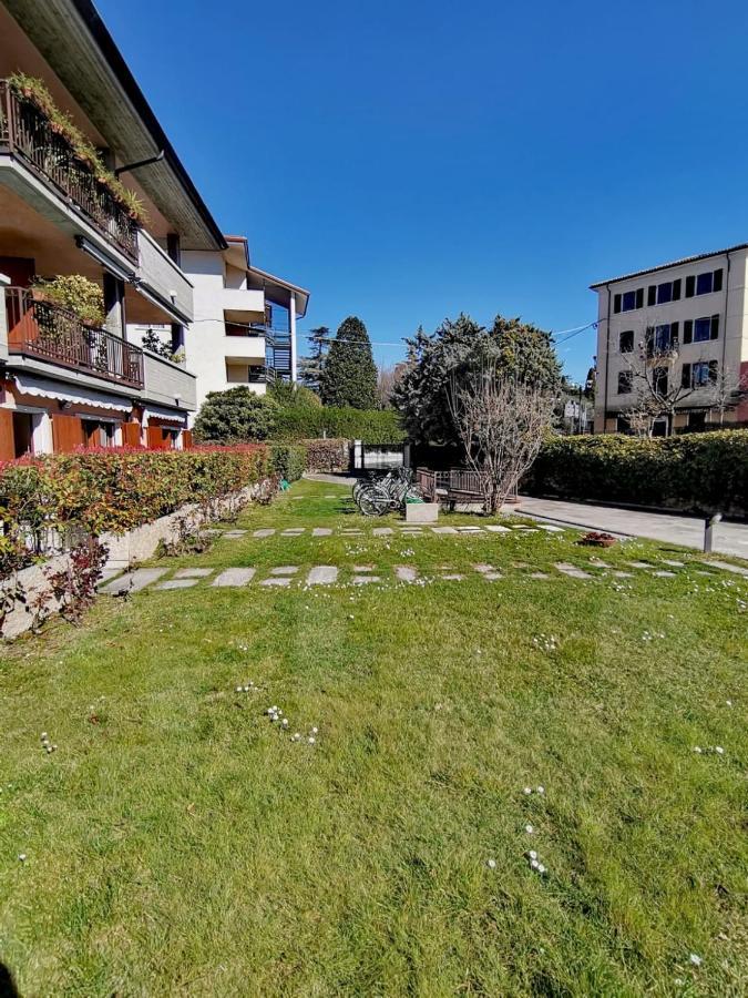 Front Lake Studio With Loft Bed And Pool Bardolino Exterior photo