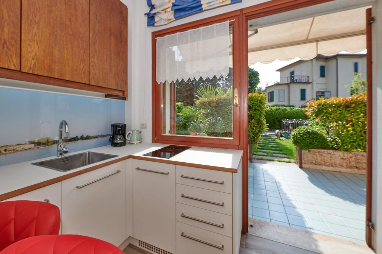 Front Lake Studio With Loft Bed And Pool Bardolino Exterior photo