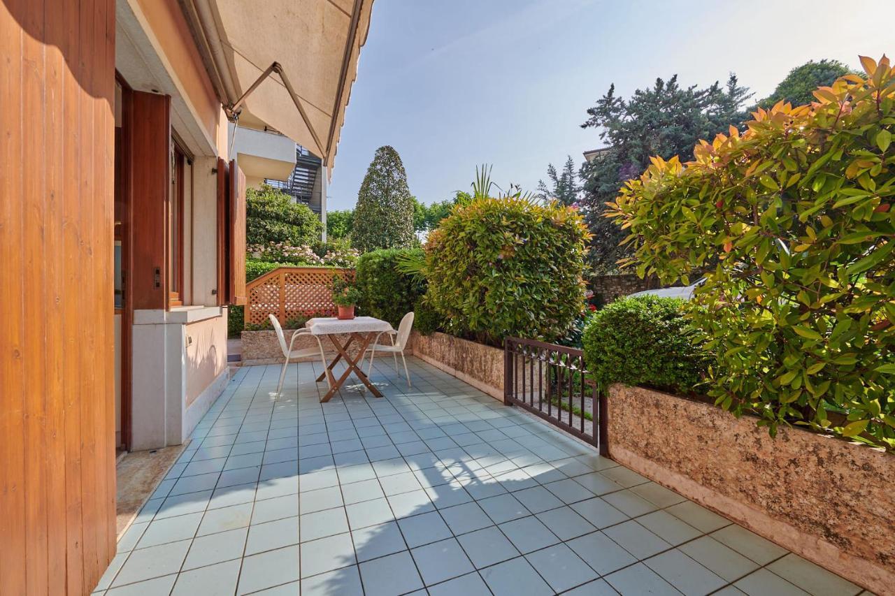 Front Lake Studio With Loft Bed And Pool Bardolino Exterior photo