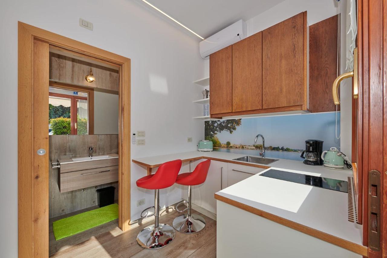 Front Lake Studio With Loft Bed And Pool Bardolino Exterior photo