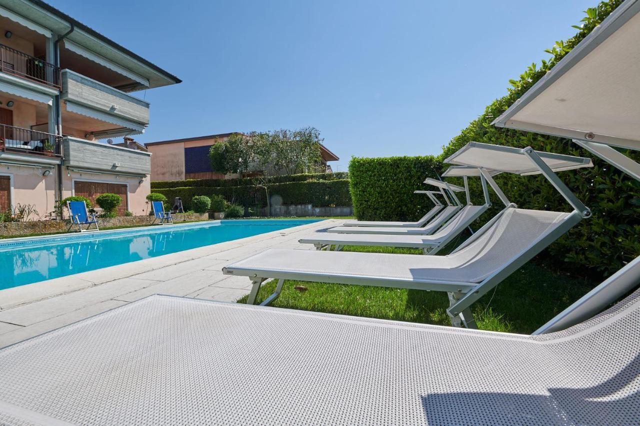 Front Lake Studio With Loft Bed And Pool Bardolino Exterior photo