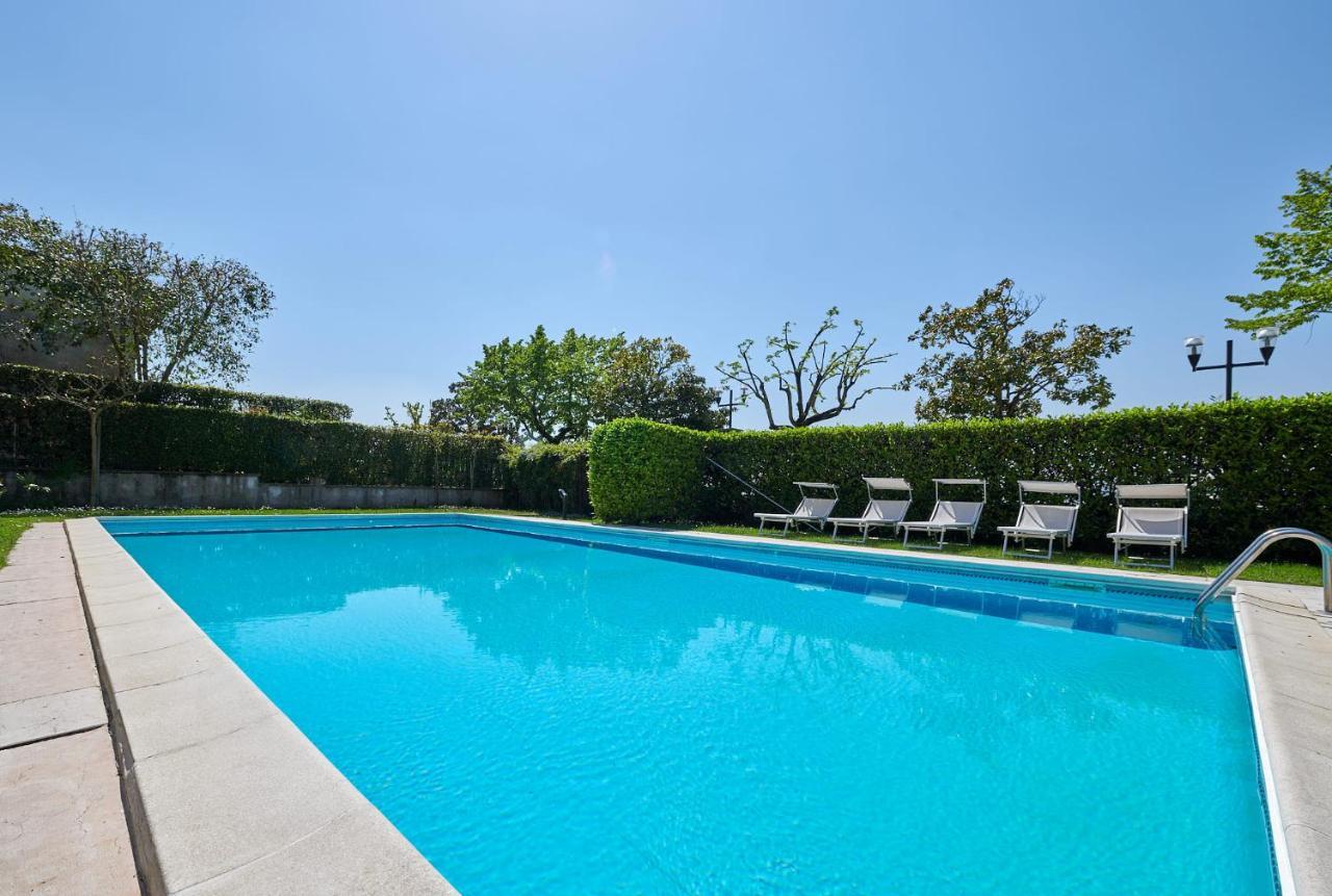 Front Lake Studio With Loft Bed And Pool Bardolino Exterior photo