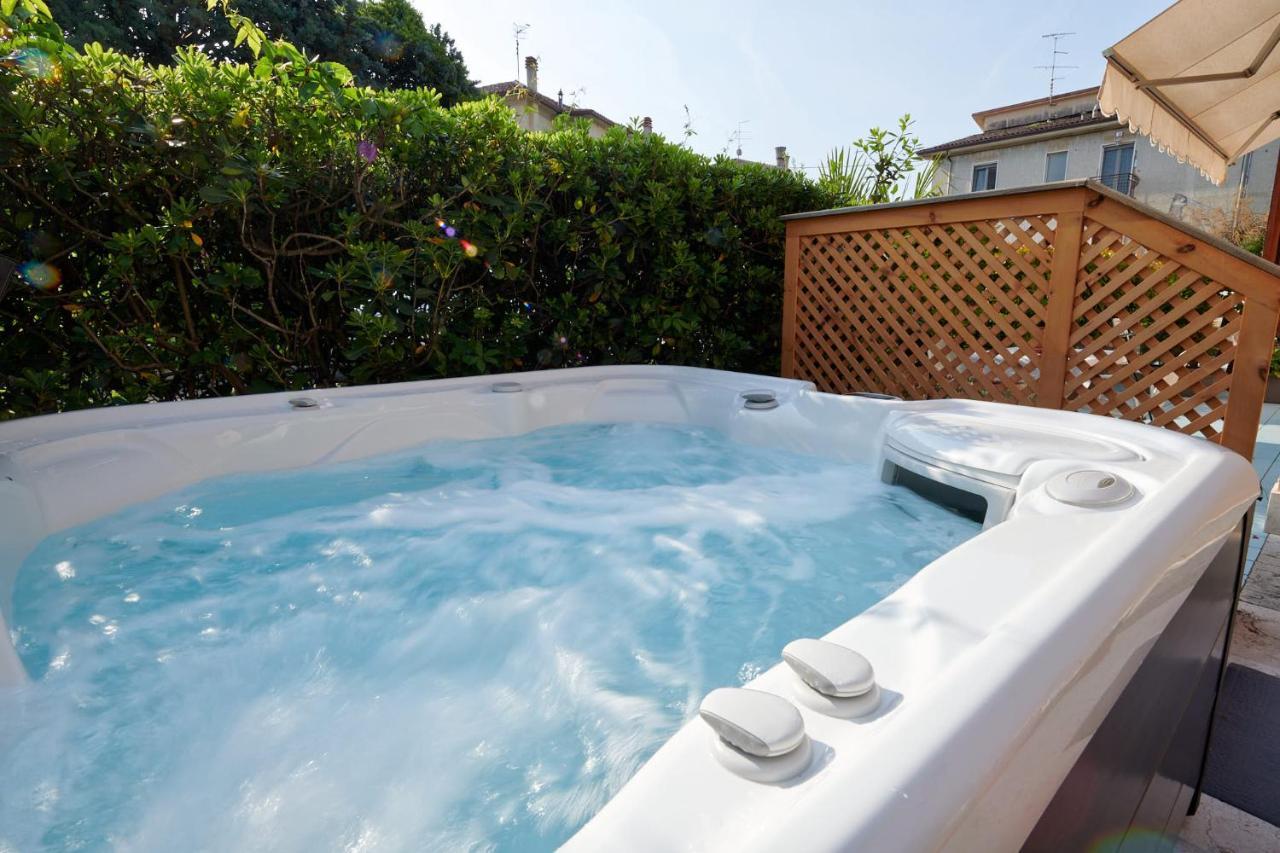 Front Lake Studio With Loft Bed And Pool Bardolino Exterior photo