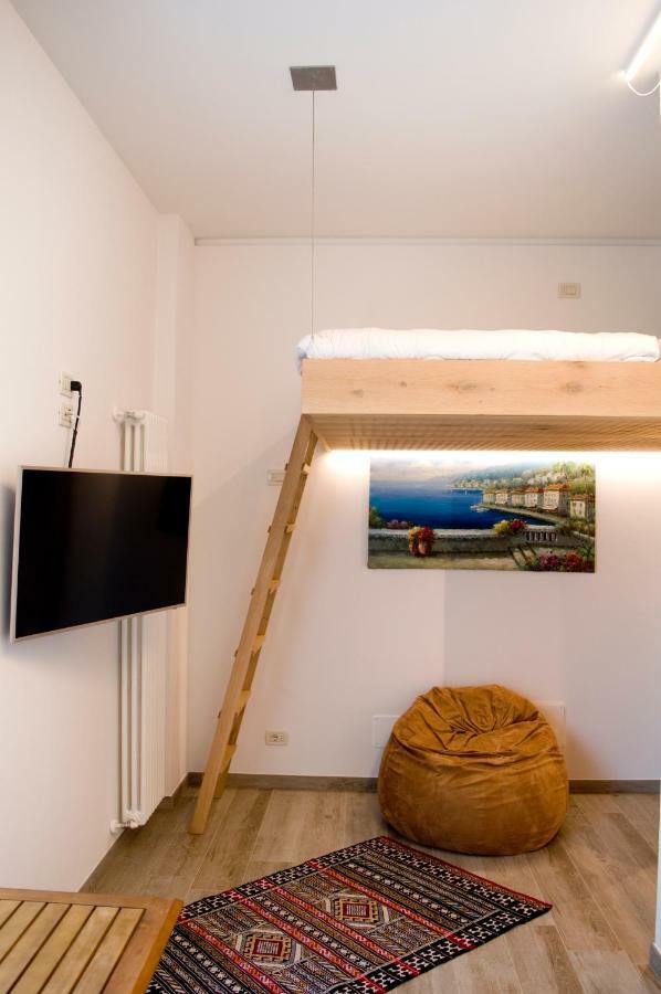 Front Lake Studio With Loft Bed And Pool Bardolino Exterior photo