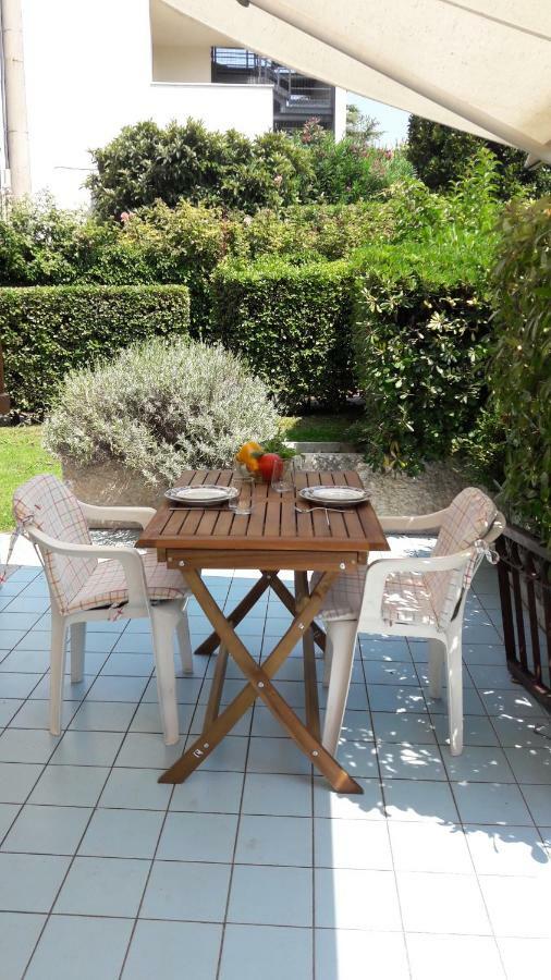 Front Lake Studio With Loft Bed And Pool Bardolino Exterior photo